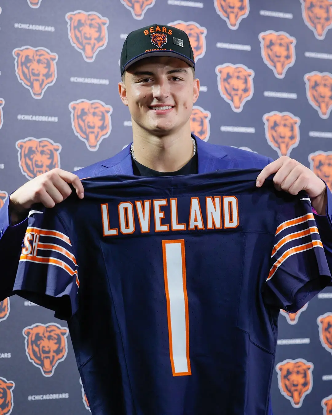 Chicago Bears Welcome Colston Loveland In 2025 NFL Draft With ‘Welcome Home’ Post Chicago Bears Welcome Colston Loveland In 2024 NFL Draft With 'Welcome Home' Post