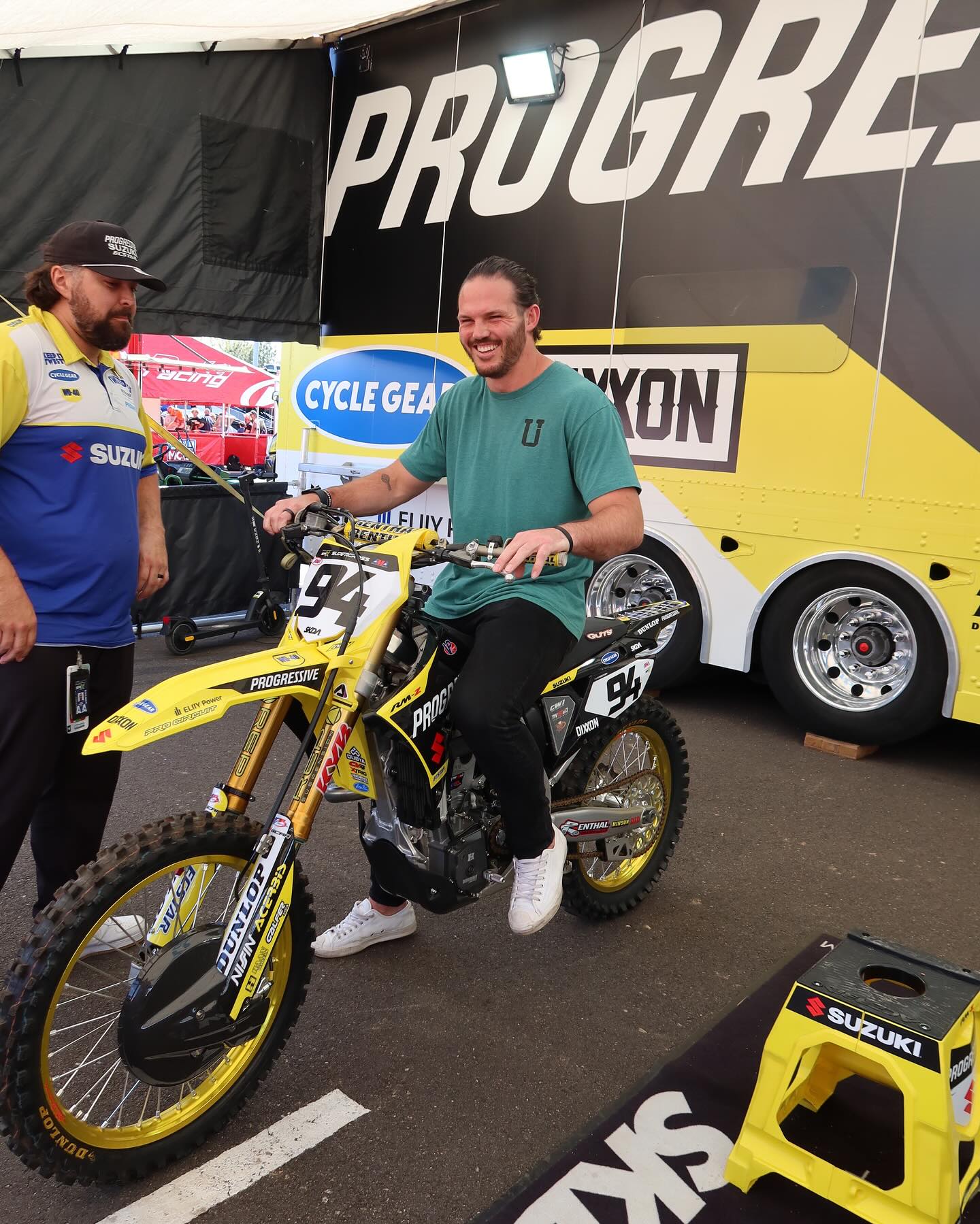 Alex Singleton Enjoys Thrilling Day At The Track