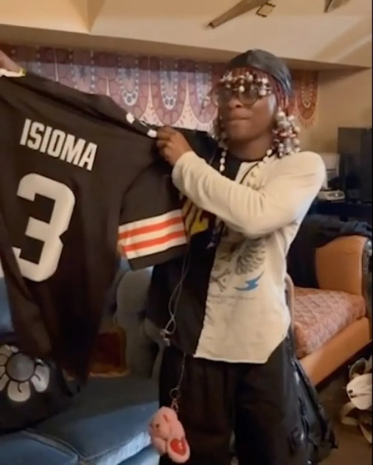 Cleveland Browns Welcome Dreamer Isioma Cleveland Browns greet rising star Dreamer Isioma; cheers on new album, fresh vibes. Enjoy