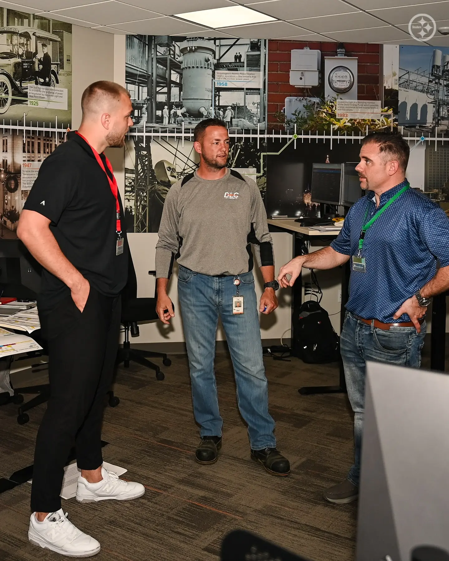 Freiermuth Delivers Lunch To Heroes In Pittsburgh