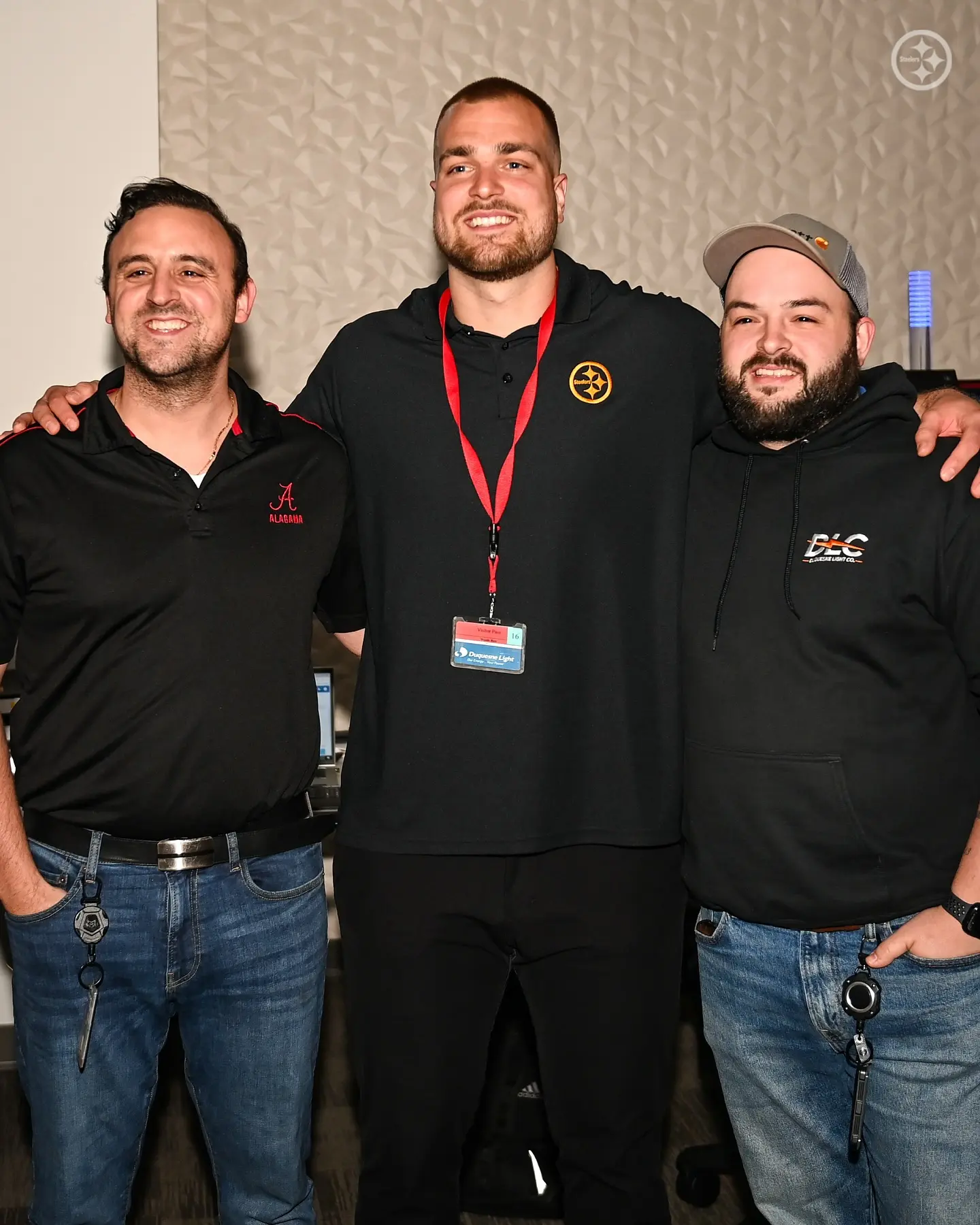 Freiermuth Delivers Lunch To Heroes In Pittsburgh