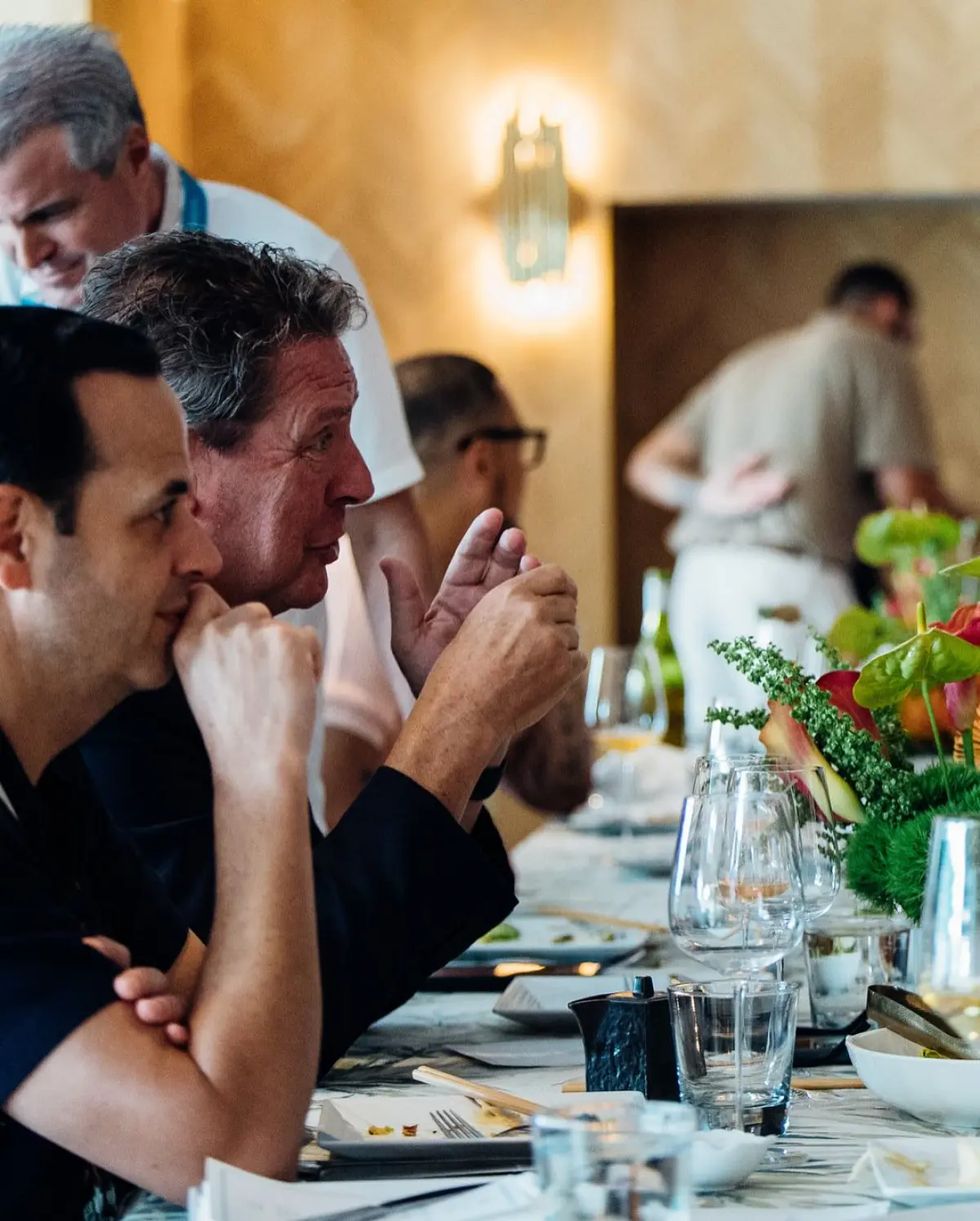 Marino And White: Legends Reunite Two icons from sports, Marino and Shaun White, exemplify mastery and pioneering excellence.